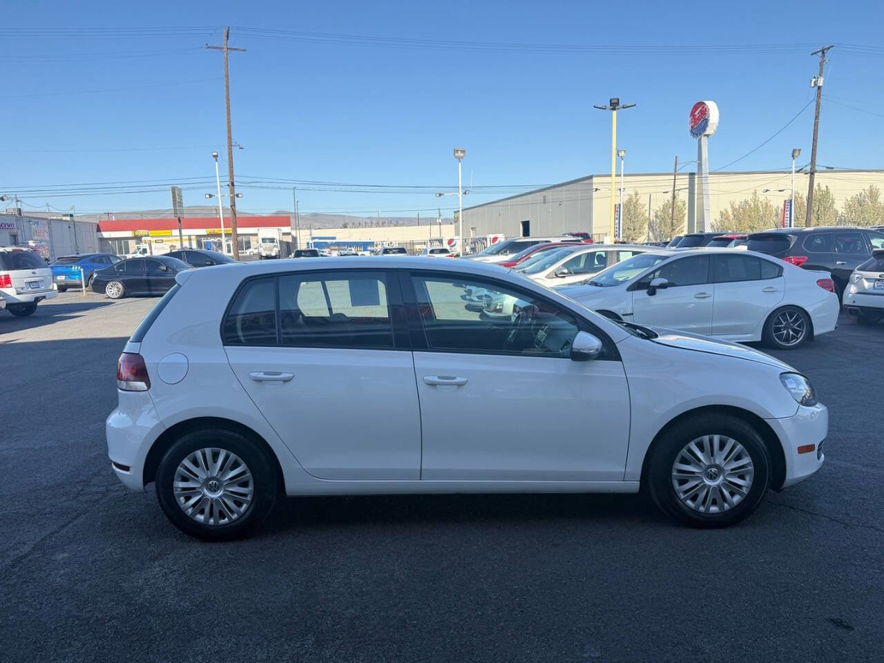 Used 2012 Volkswagen Golf 4-Door image 5