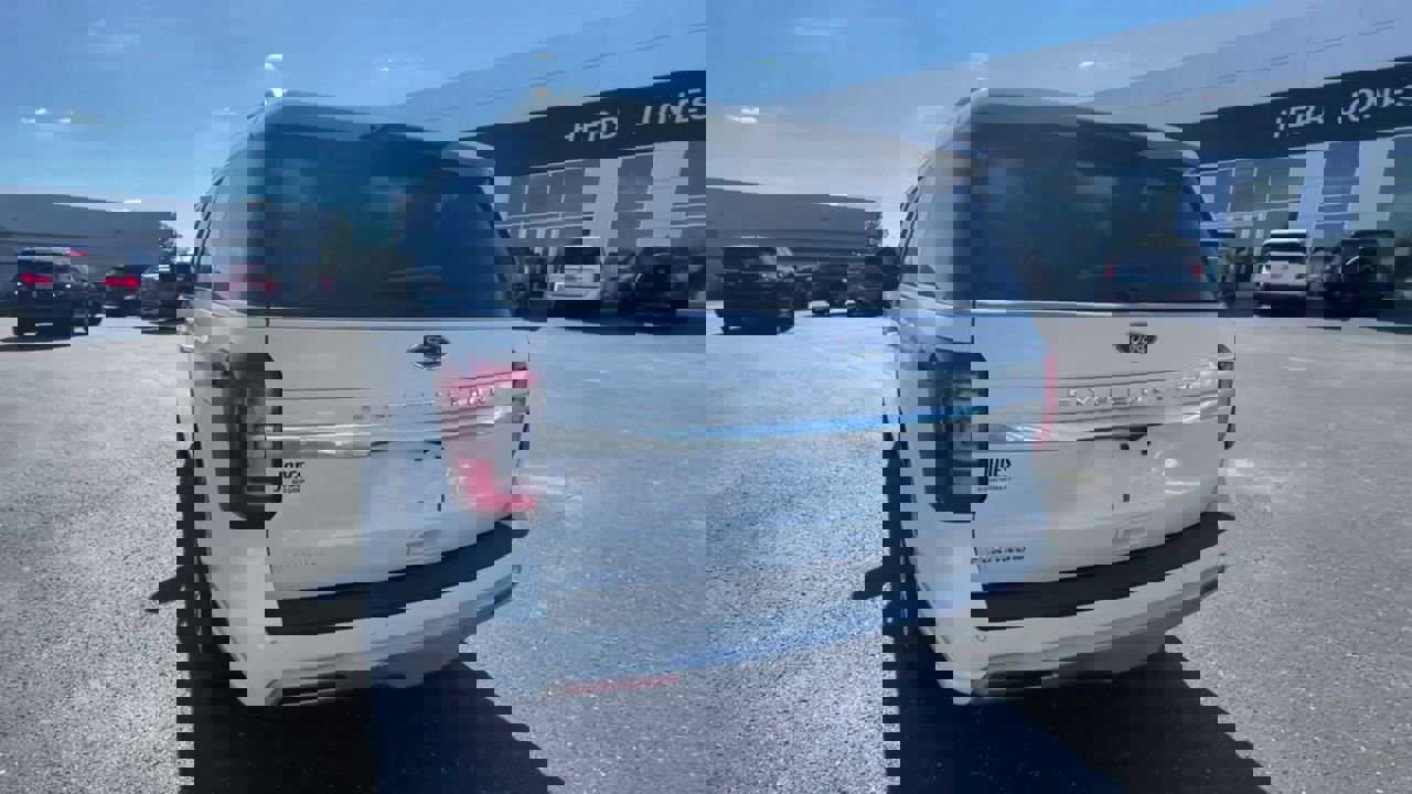 Used 2024 Ford Expedition Platinum image 8