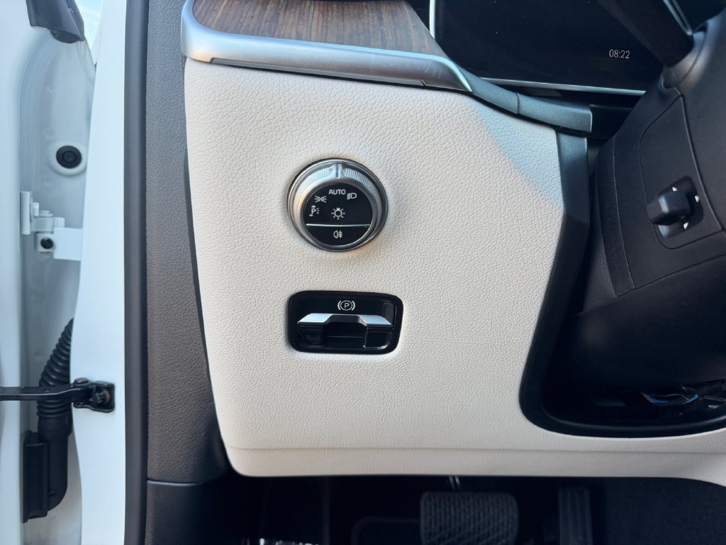 Certified 2025 Mercedes-Benz GLC 300 image 16