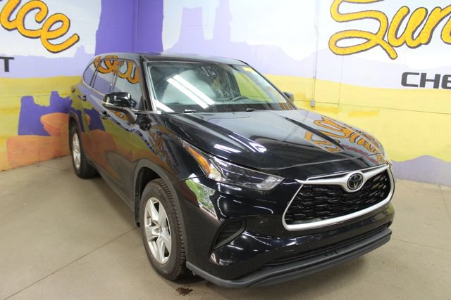 Used 2022 Toyota Highlander L AWD/4WD image 2