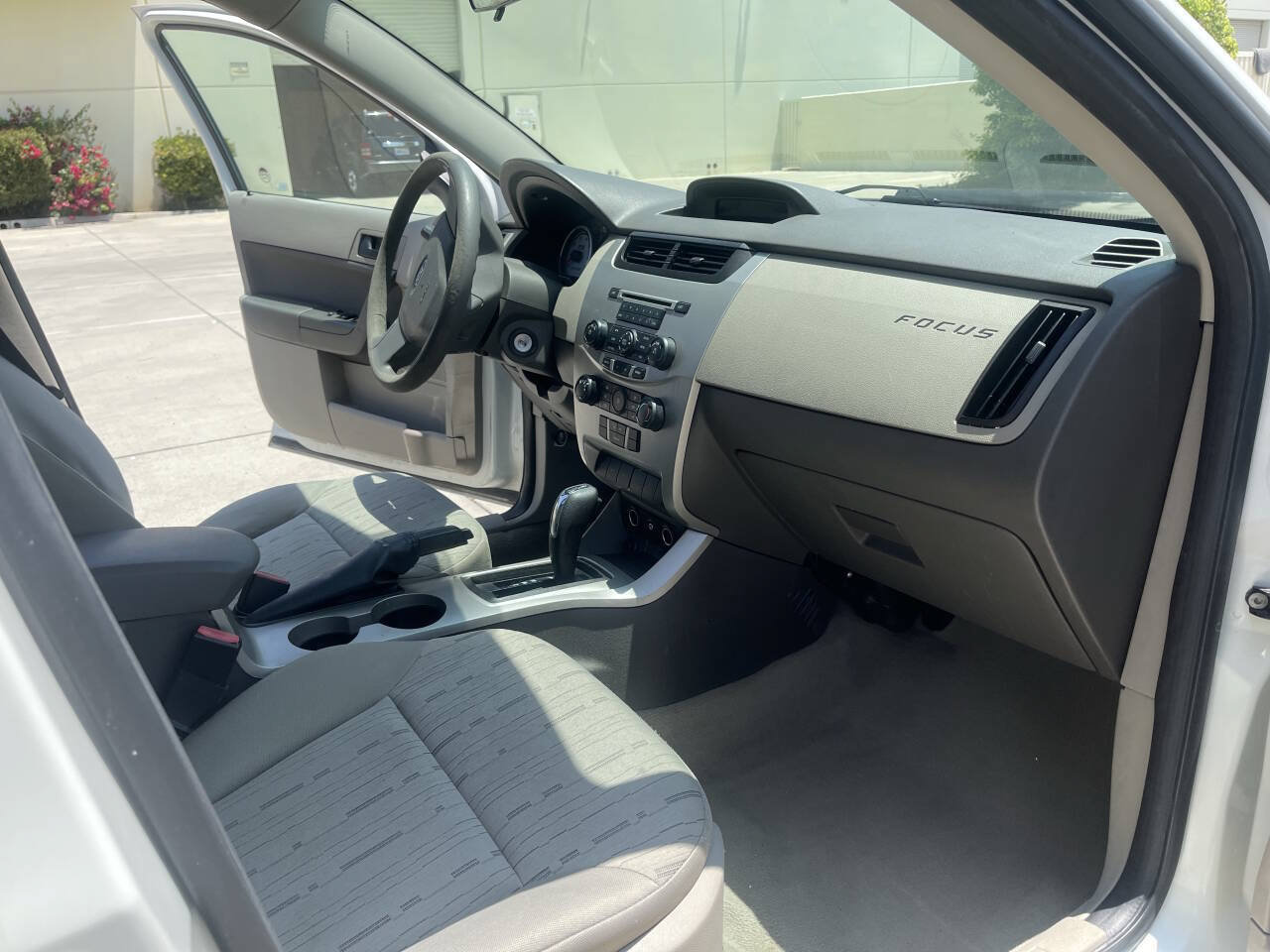 Used 2009 Ford Focus SE FWD image 11