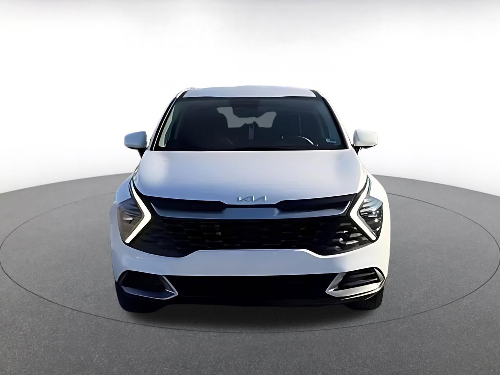 Used 2025 Kia Sportage LX image 7