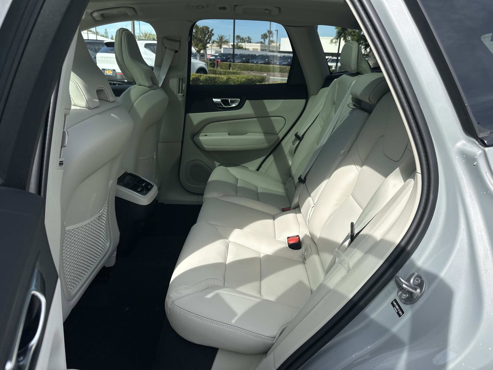 New 2026 Volvo XC60 B5 Ultra w/ Climate Package AWD/4WD image 17