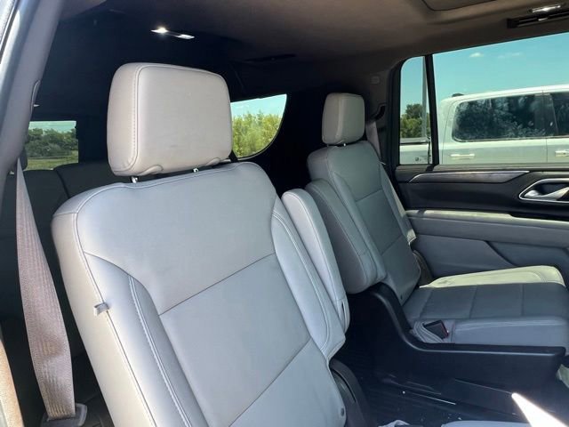 Used 2024 Chevrolet Suburban Z71 w/ Luxury Package AWD/4WD image 7