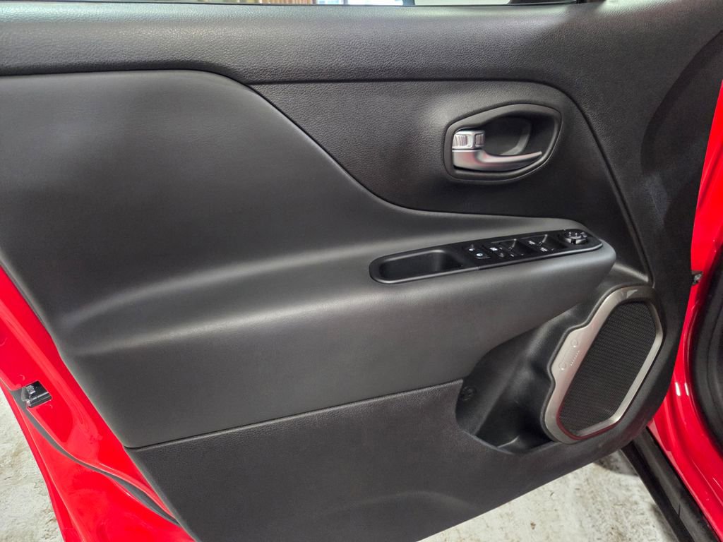 Certified 2021 Jeep Renegade Limited w/ Luxury Group II image 13