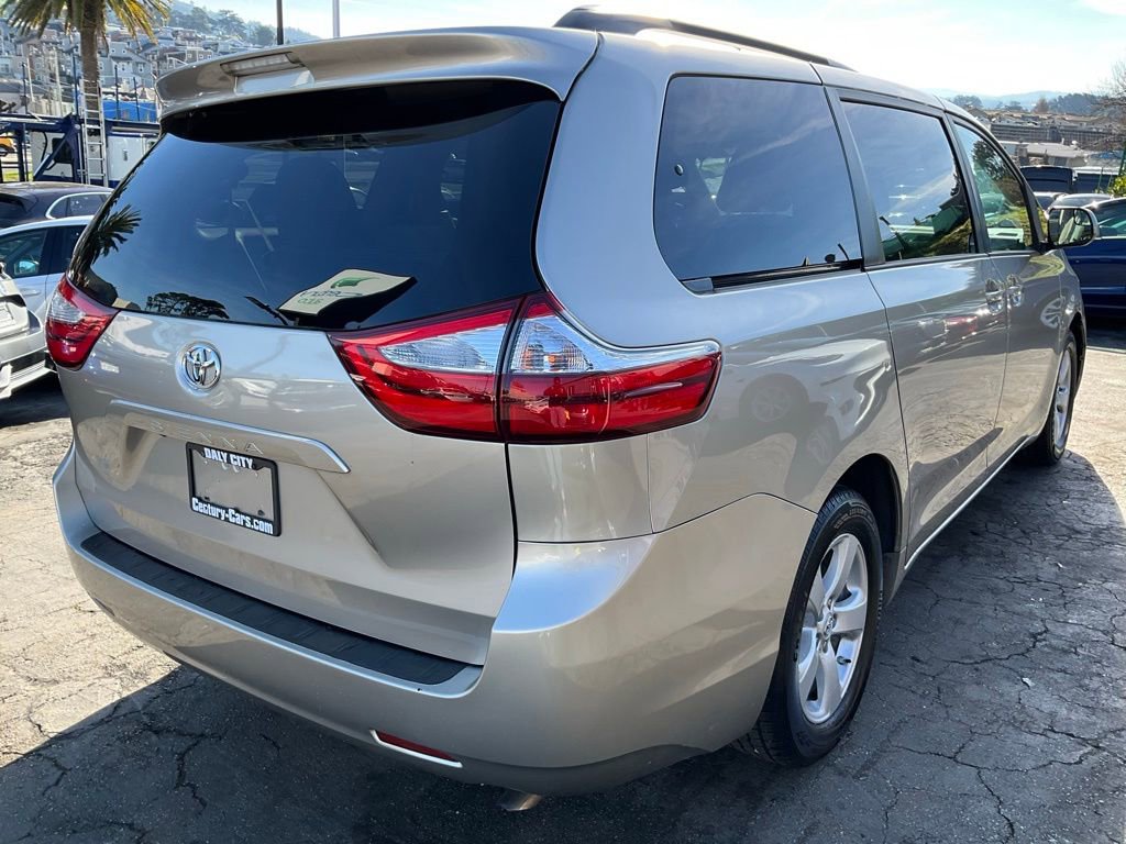 Used 2015 Toyota Sienna LE image 76