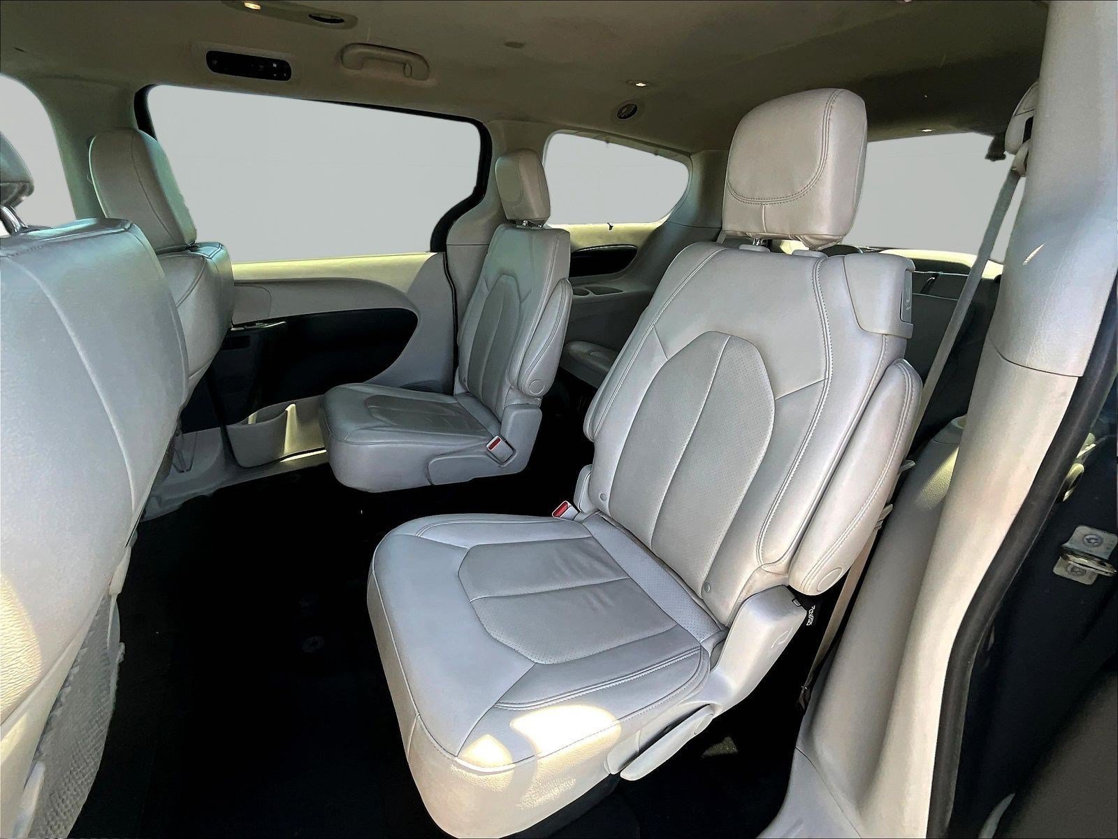 Used 2021 Chrysler Pacifica Touring-L FWD image 21