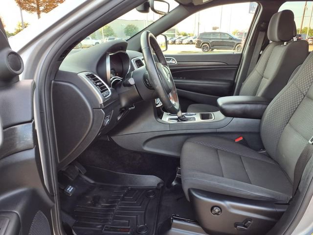 Used 2018 Jeep Grand Cherokee Laredo RWD image 6