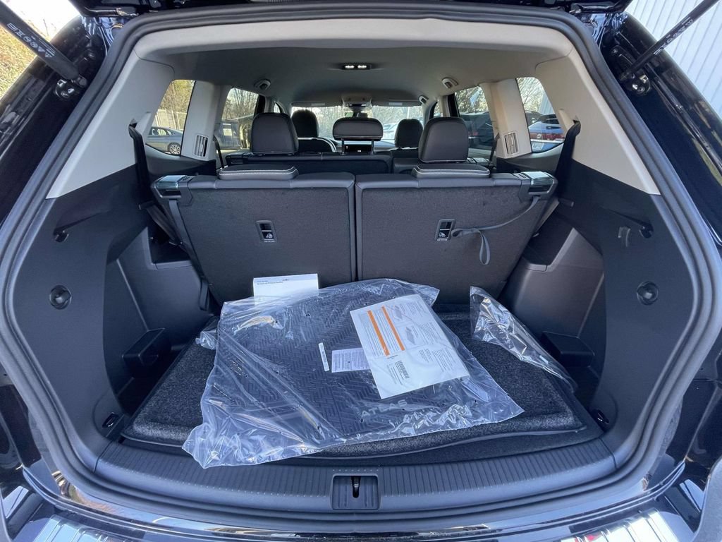 New 2026 Volkswagen Atlas SE FWD image 8