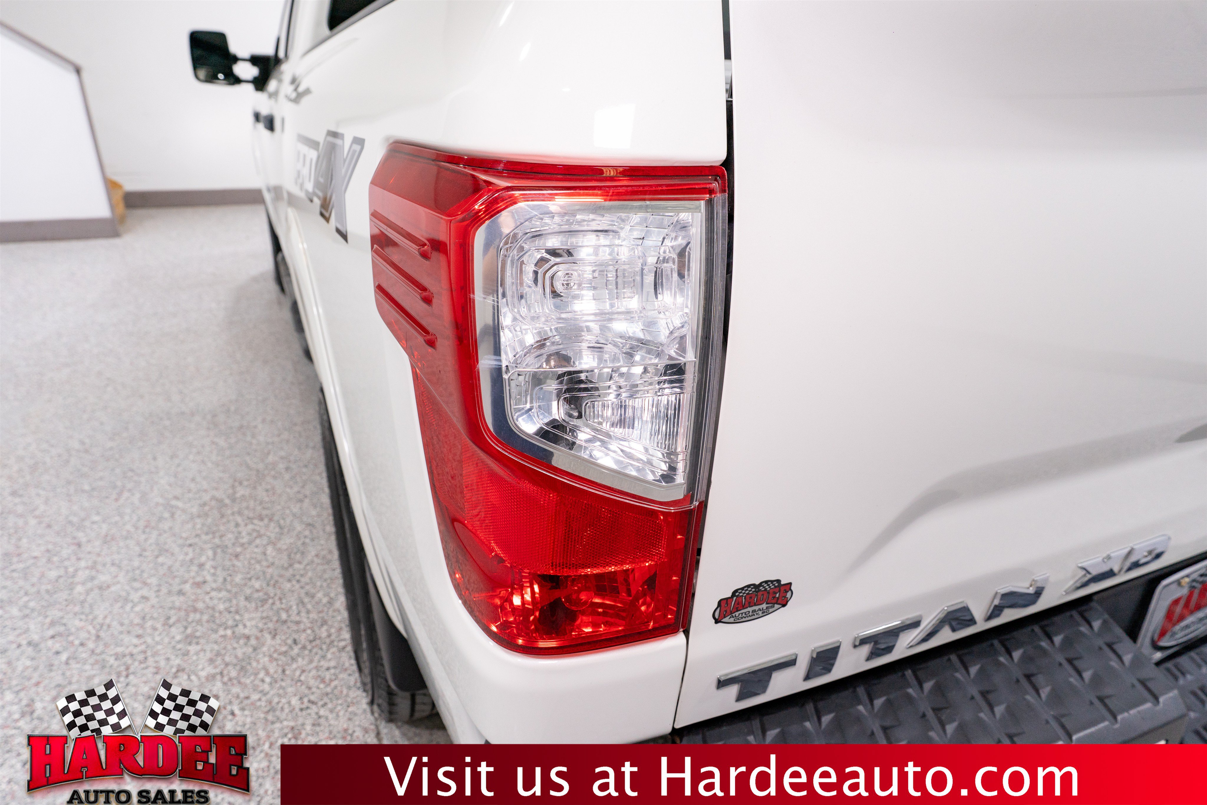 Used 2019 Nissan Titan PRO-4X w/ Pro-4x Convenience Package AWD/4WD image 9