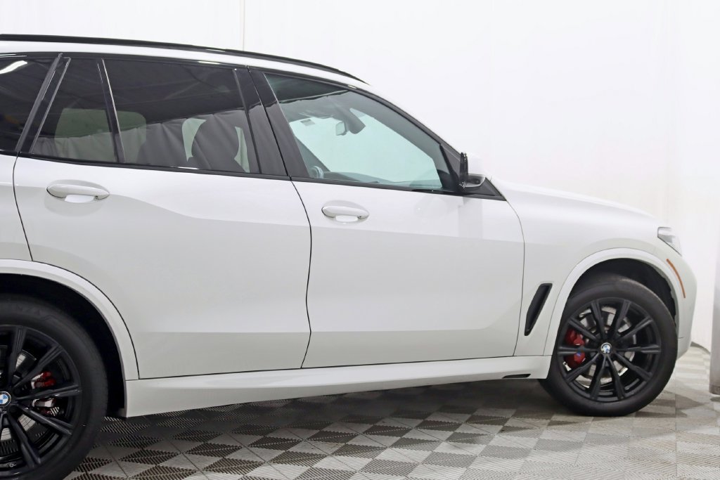 Used 2023 BMW X5 xDrive40i w/ M Sport Package AWD/4WD image 9