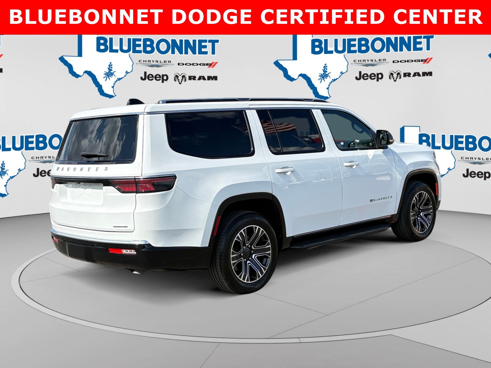 Used 2024 Jeep Wagoneer Series II w/ Flexible Seating Group RWD image 5