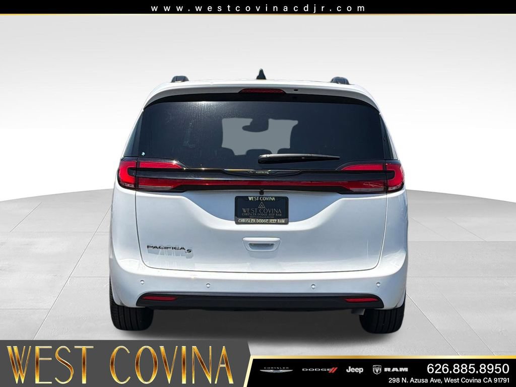 New 2026 Chrysler Pacifica Select w/ S Appearance Package FWD image 4