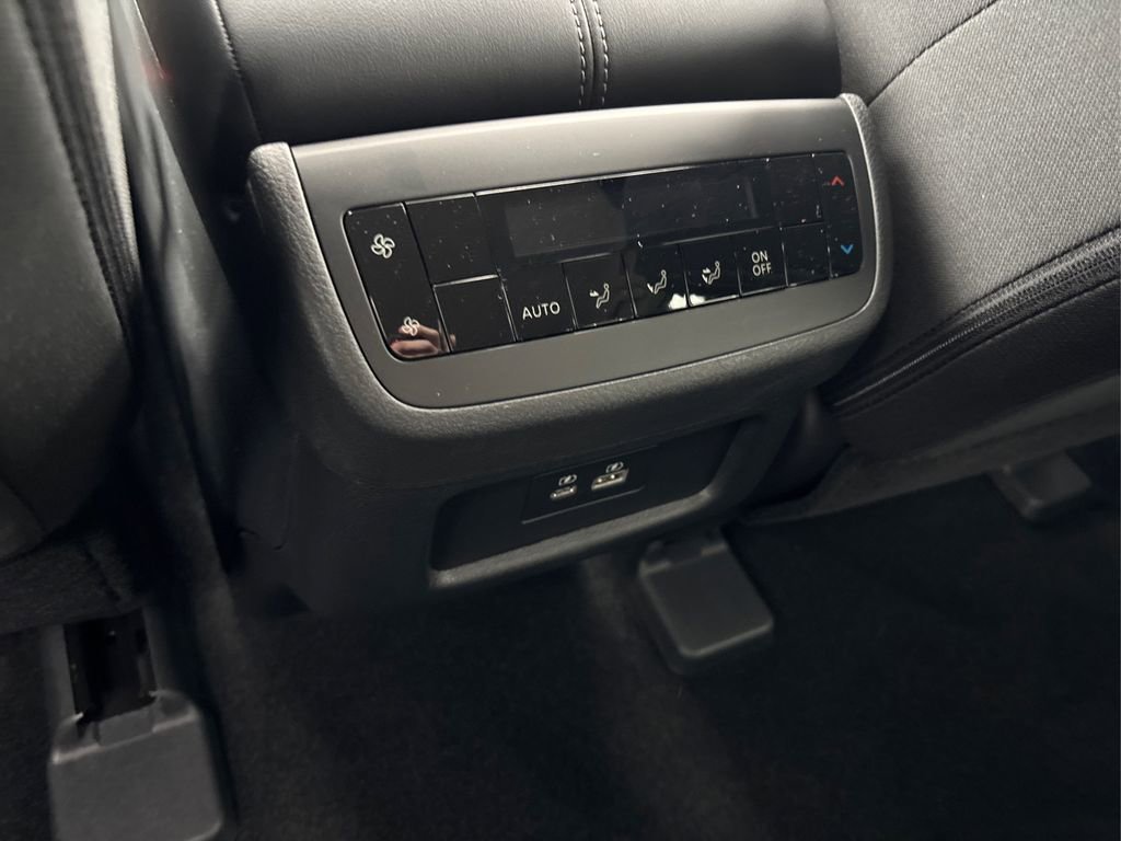 New 2025 Nissan Pathfinder SV w/ Black Appearance Package image 22