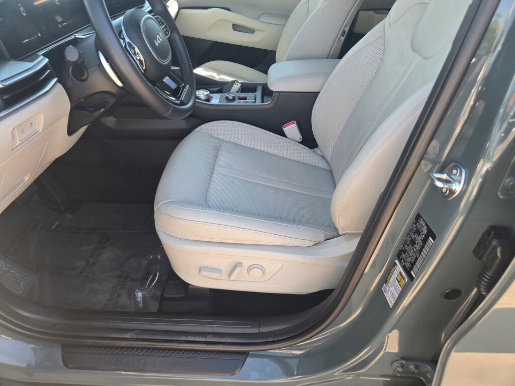 Used 2025 Kia Sorento EX image 15