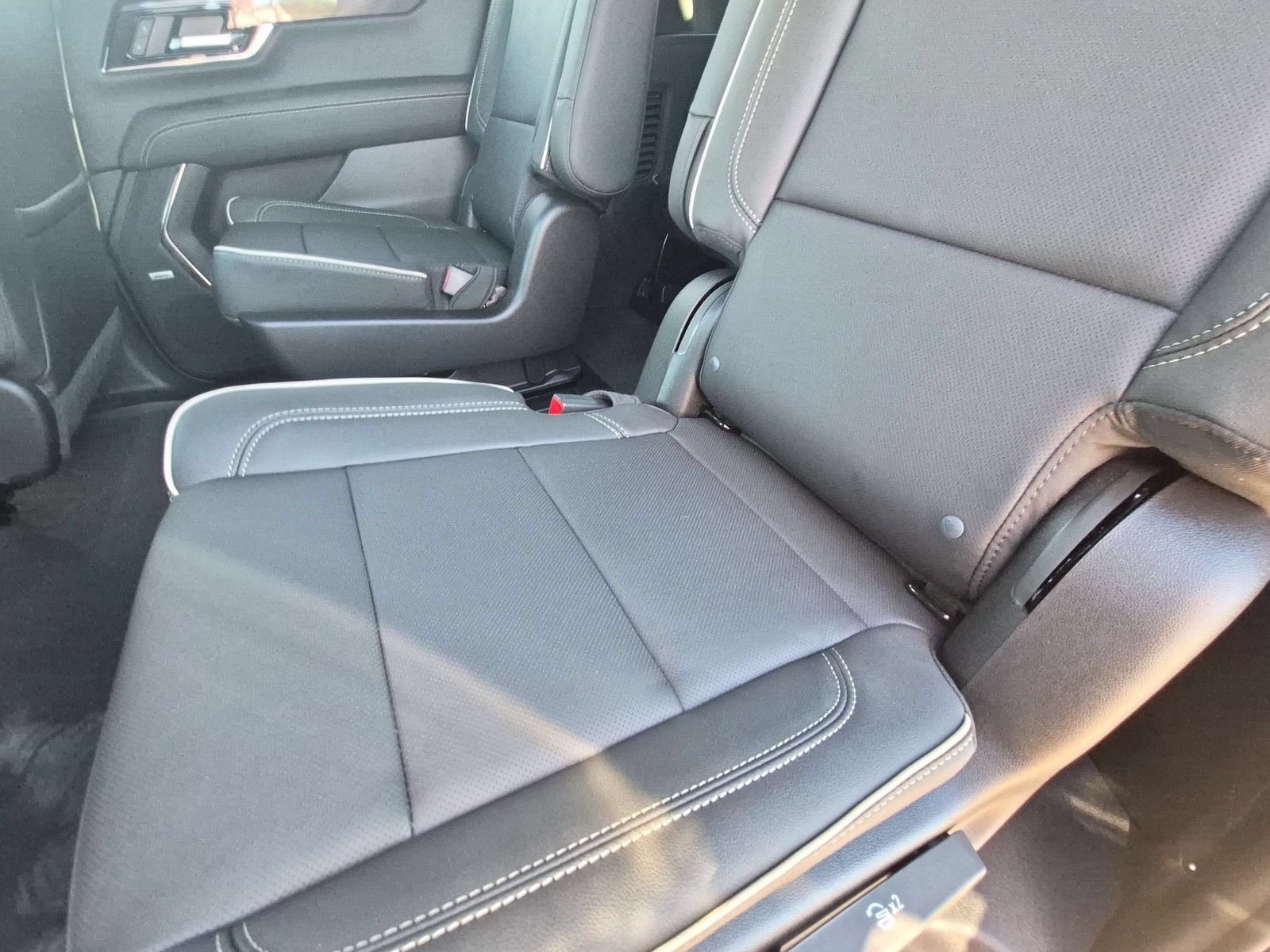 New 2027 GMC Yukon XL Elevation w/ Elevation Premium Package AWD/4WD image 29