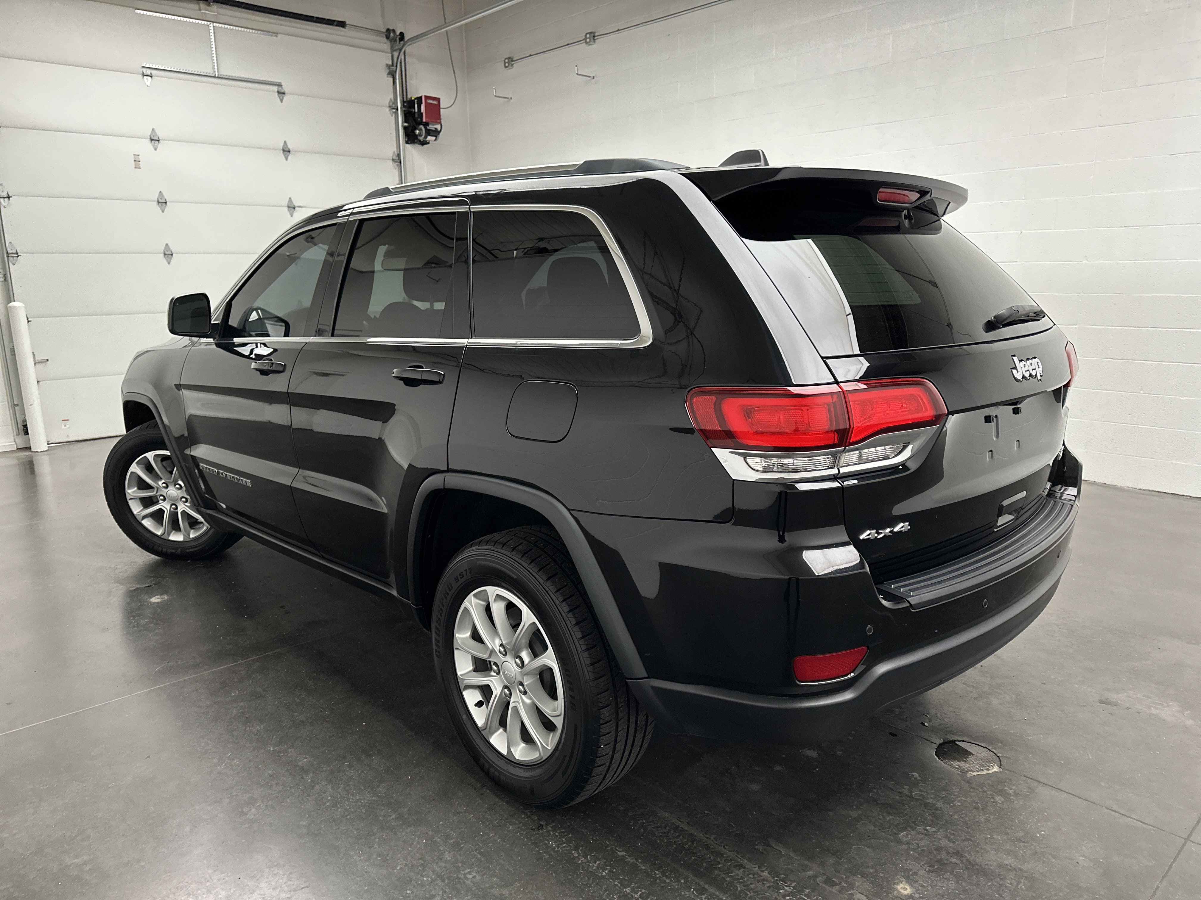 Used 2021 Jeep Grand Cherokee Laredo image 7