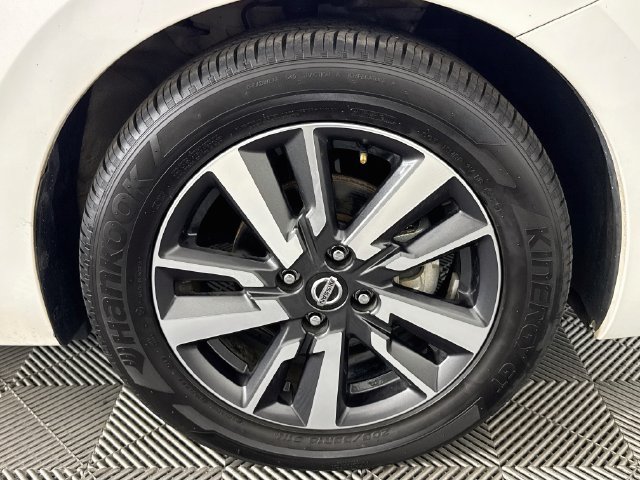 Used 2022 Nissan Versa SV FWD image 24