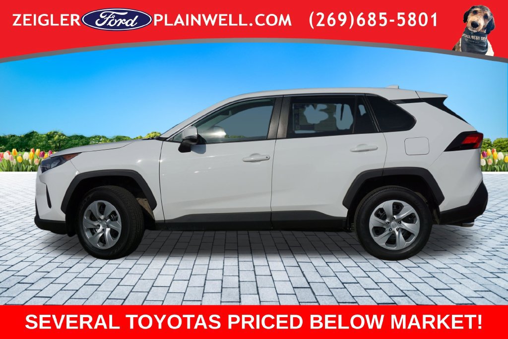 Used 2022 Toyota RAV4 LE w/ Carpet Mat Package (TMS) FWD image 2