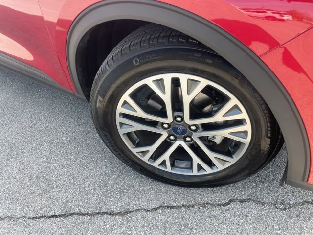 Used 2020 Ford Escape SEL image 18