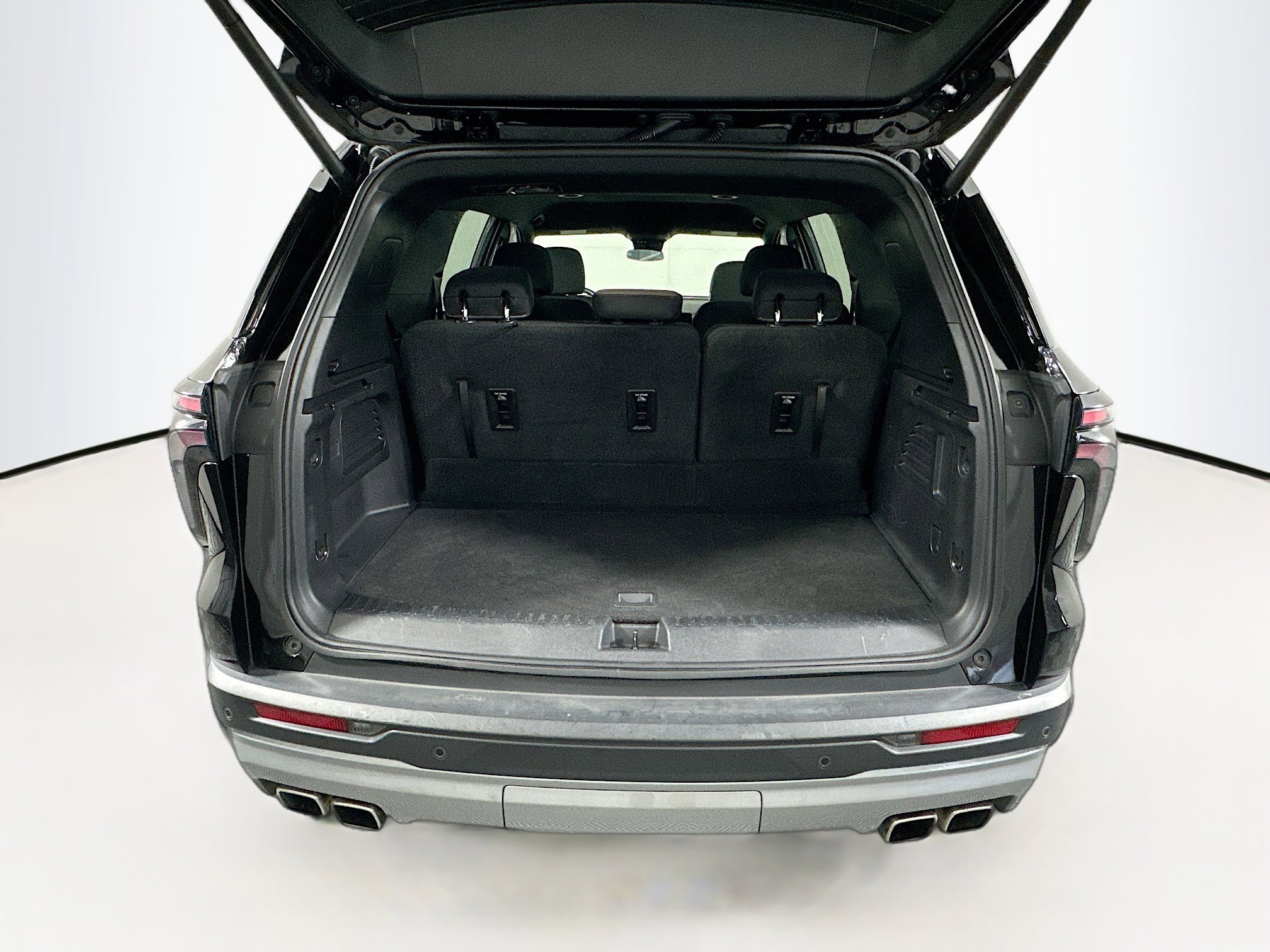 Used 2025 Chevrolet Traverse LT image 30