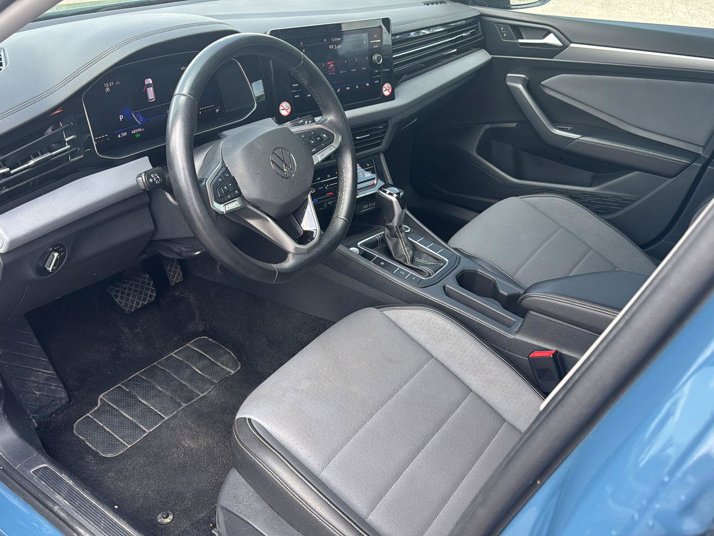 Used 2025 Volkswagen Jetta SE FWD image 11