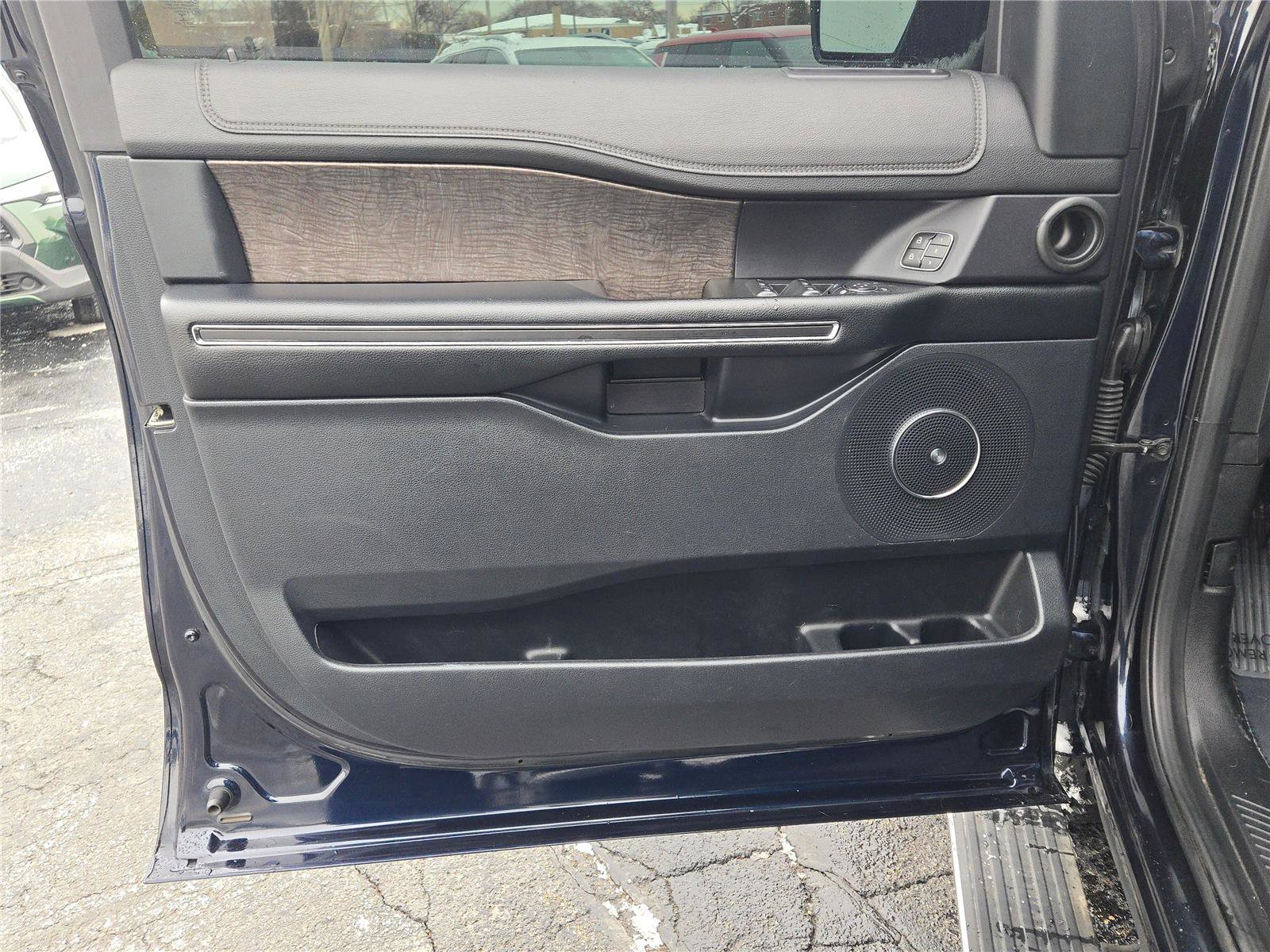 Used 2021 Ford Expedition Limited image 27