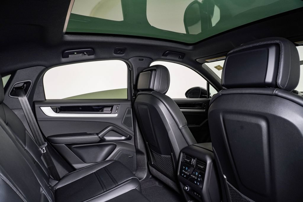 New 2026 Porsche Cayenne Coupe AWD/4WD image 16