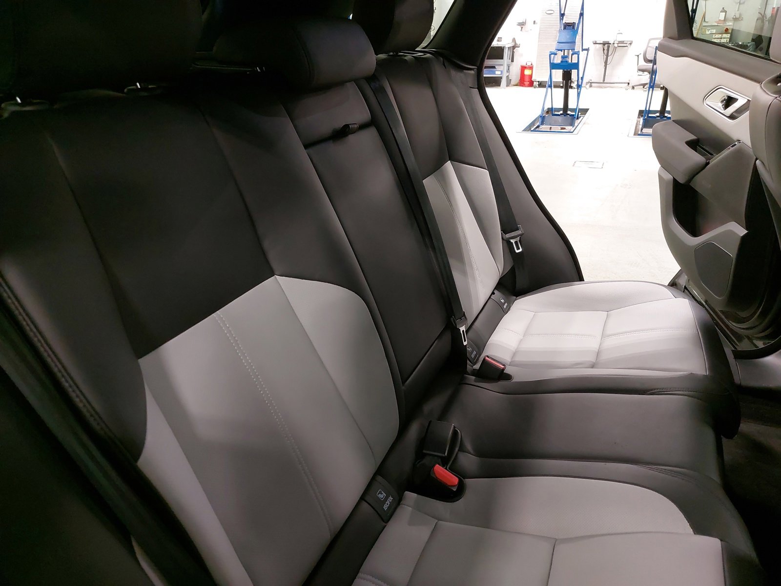 Used 2024 Land Rover Range Rover Velar Dynamic SE image 12