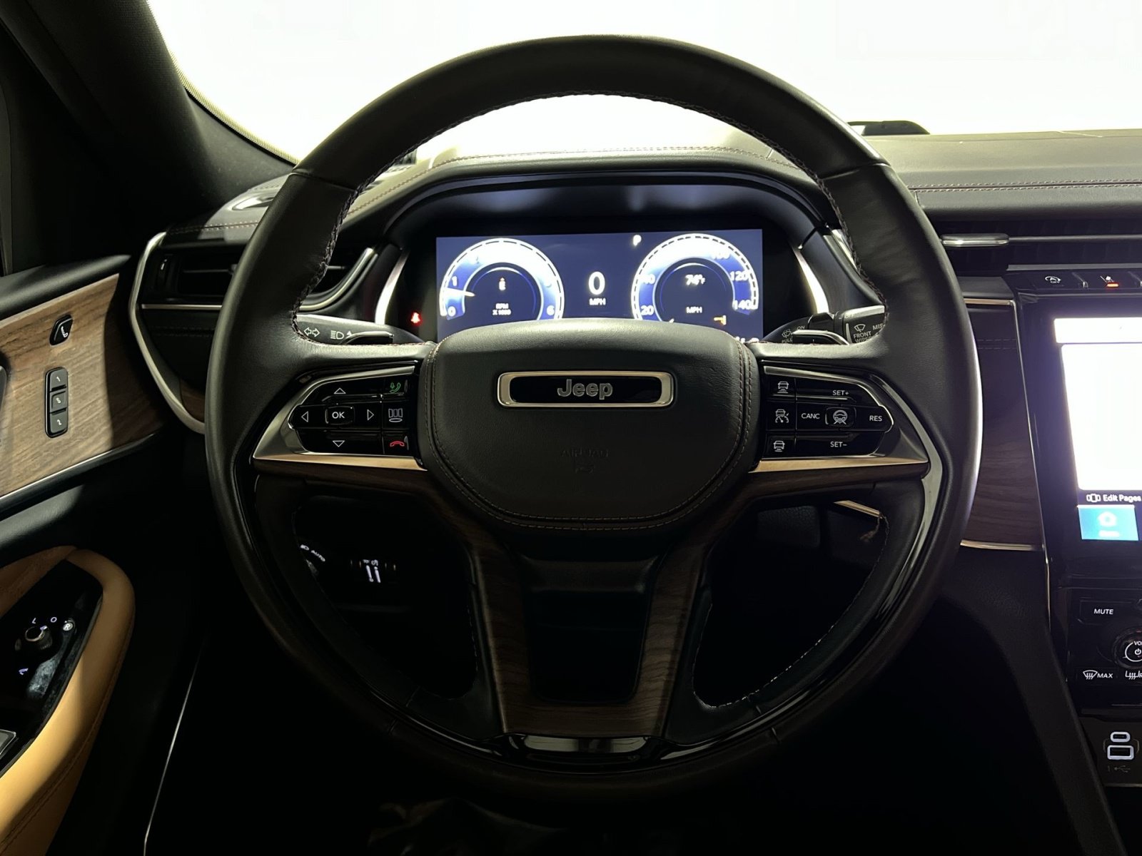 Used 2022 Jeep Grand Cherokee Summit AWD/4WD image 29