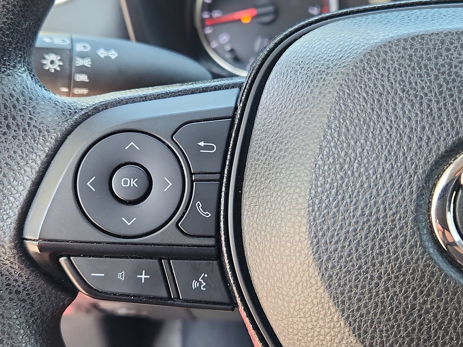 Used 2020 Toyota RAV4 LE w/ Carpet Mat Package AWD/4WD image 20