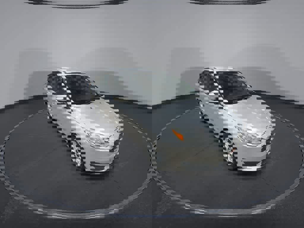 Used 2016 Ford Focus SE w/ SE Power Seat Package image 2