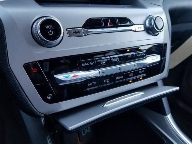 Used 2022 Ford Explorer XLT w/ Equipment Group 202A image 23