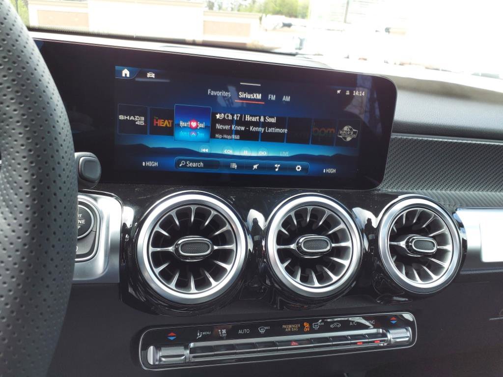 Used 2024 Mercedes-Benz GLB 35 AMG 4MATIC image 18