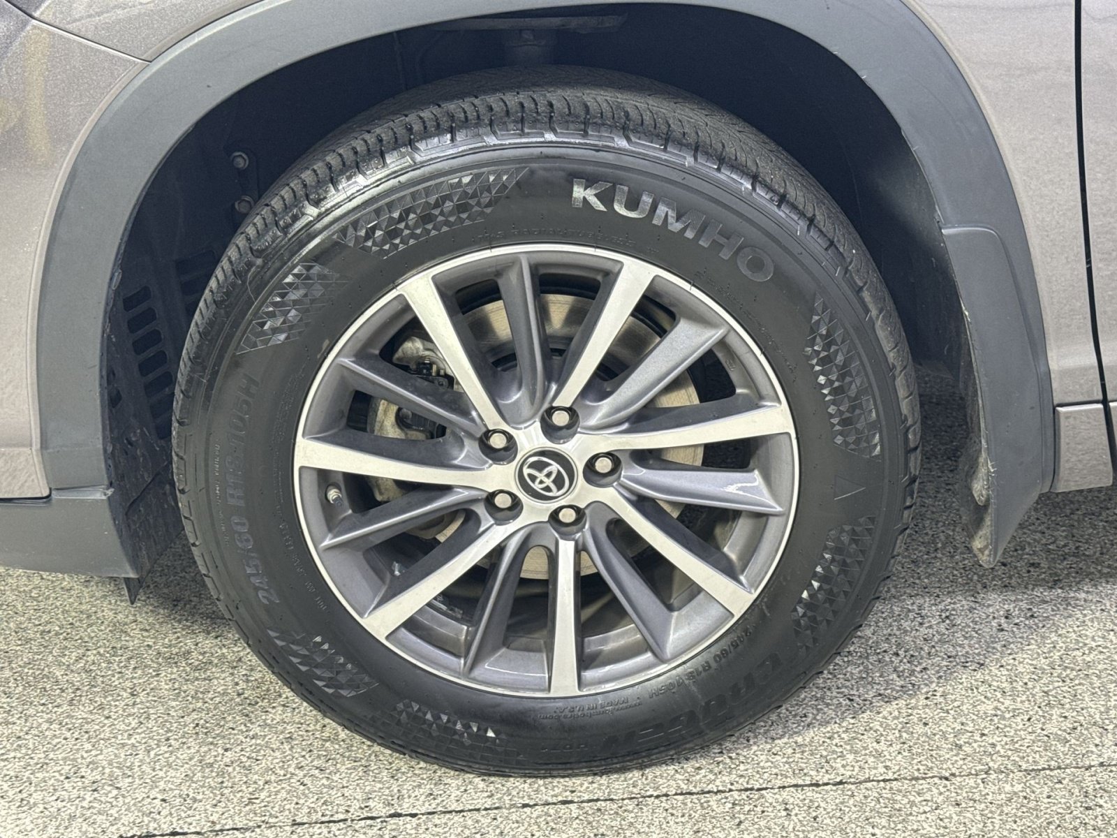 Used 2018 Toyota Highlander XLE AWD/4WD image 24