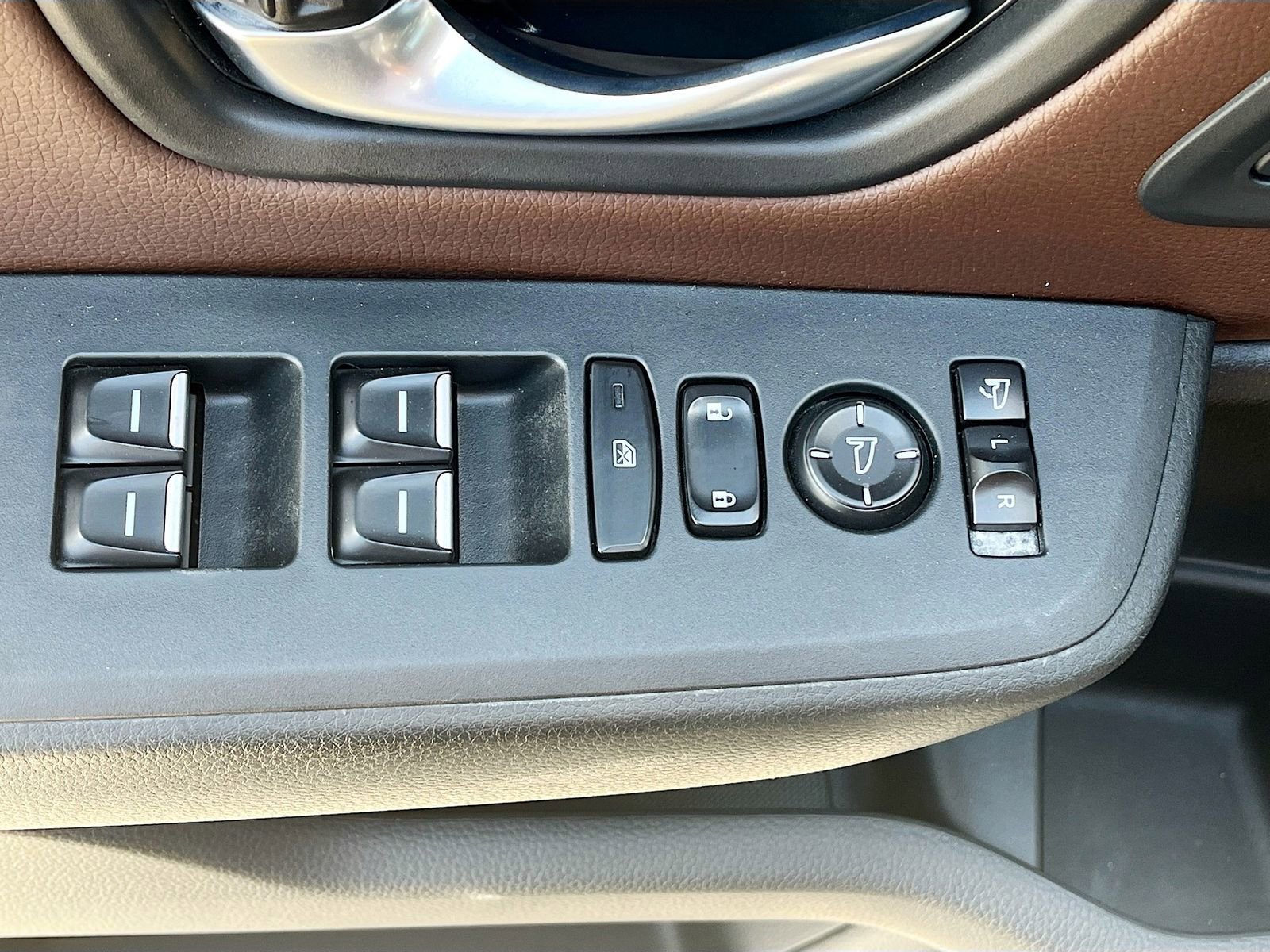 Used 2025 Honda Pilot Elite image 18