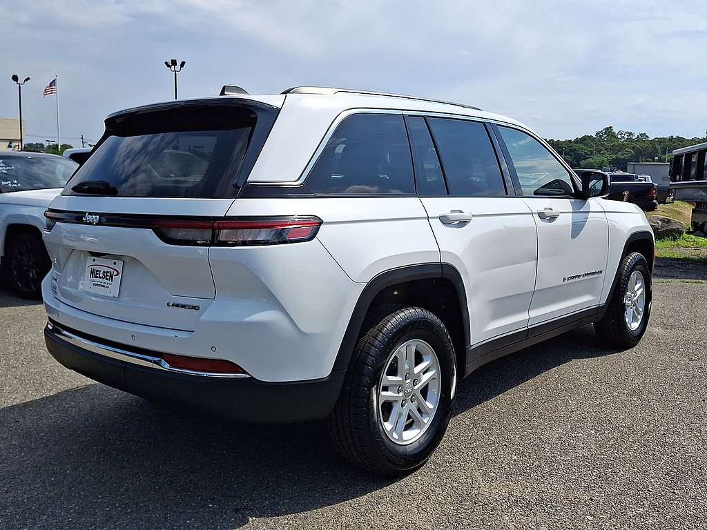 Used 2023 Jeep Grand Cherokee Laredo w/ Luxury Tech Group I AWD/4WD image 31