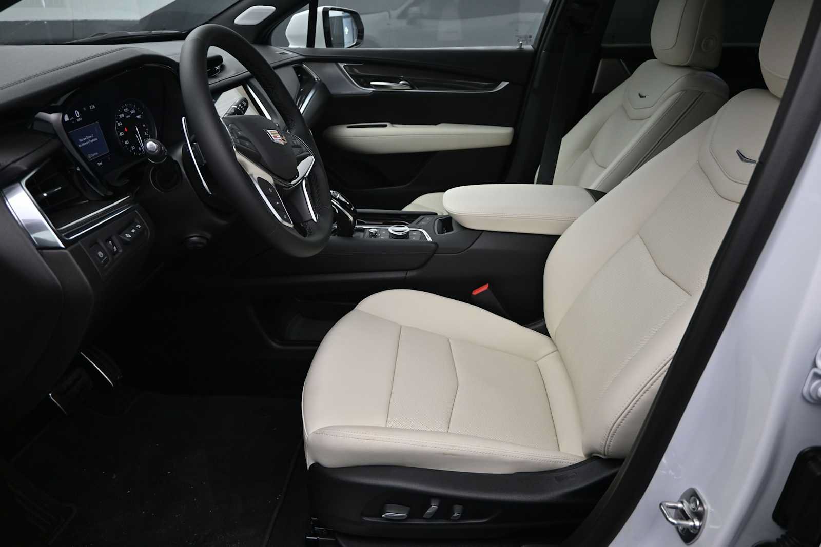 New 2026 Cadillac XT5 Sportv w/ LPO, Onyx Lite Package AWD/4WD image 13
