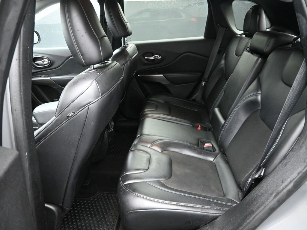 Used 2020 Jeep Cherokee Latitude Plus w/ Comfort/Convenience Group image 12