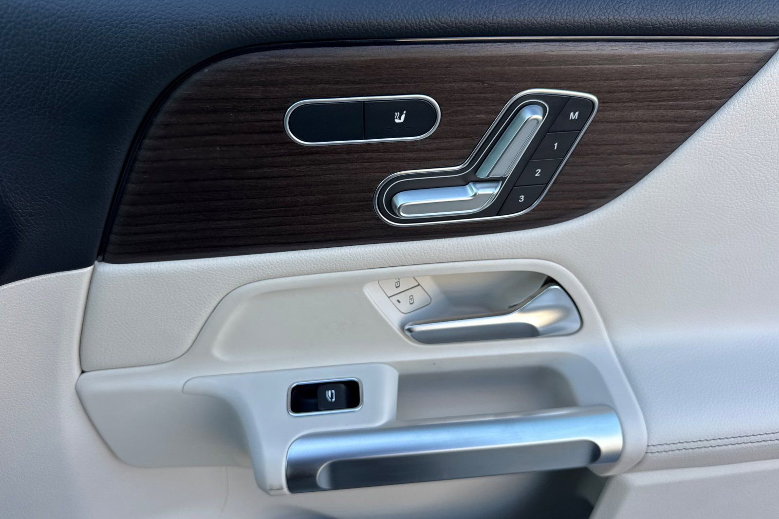 New 2026 Mercedes-Benz GLB 250 image 32