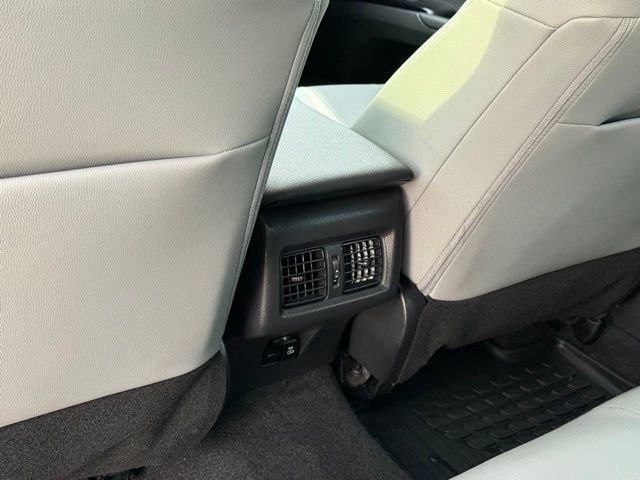Used 2025 Toyota Camry SE w/ Convenience Package image 31