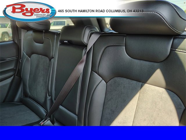 New 2025 Jeep Grand Cherokee Altitude image 5