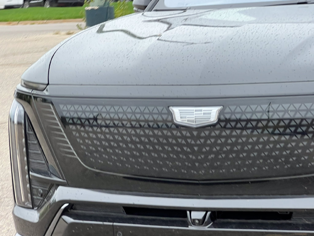 New 2027 Cadillac Vistiq Sport w/ LPO, Floor Liner Package AWD/4WD image 39