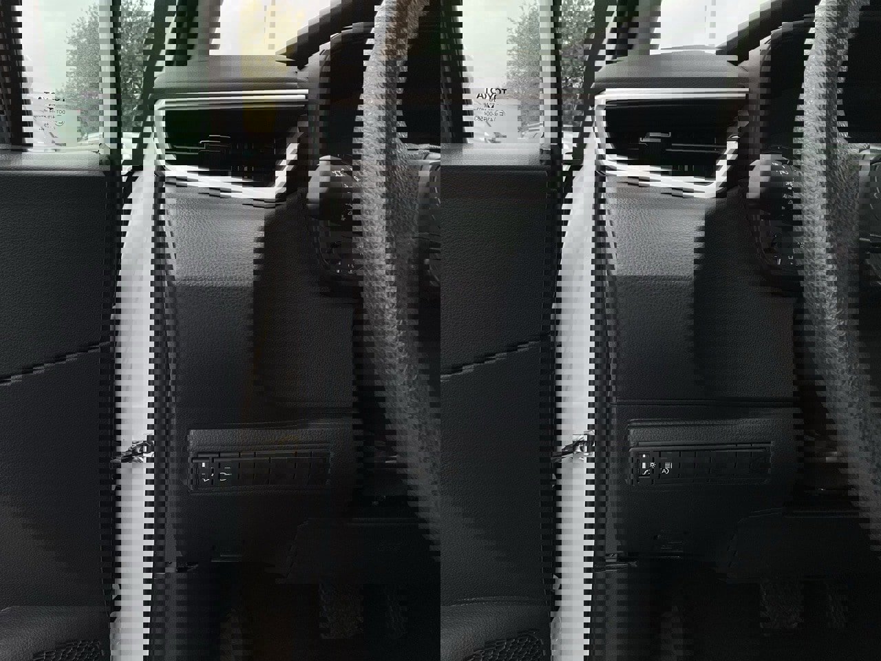 Used 2025 Toyota Corolla LE image 24