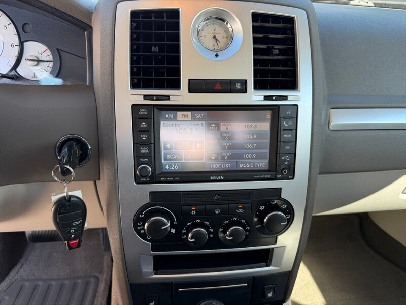 Used 2009 Chrysler 300 Touring RWD image 30