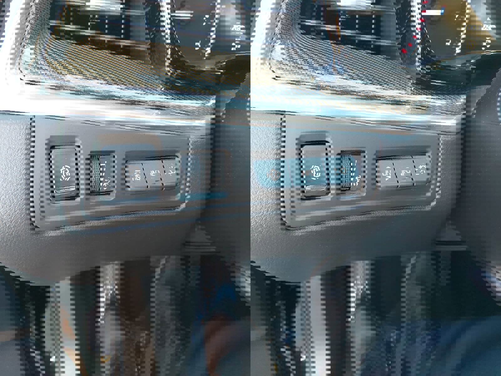 Used 2017 Cadillac XT5 Platinum image 24