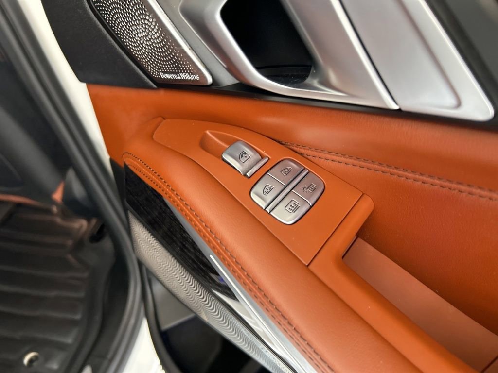 Used 2022 BMW X7 M50i image 36