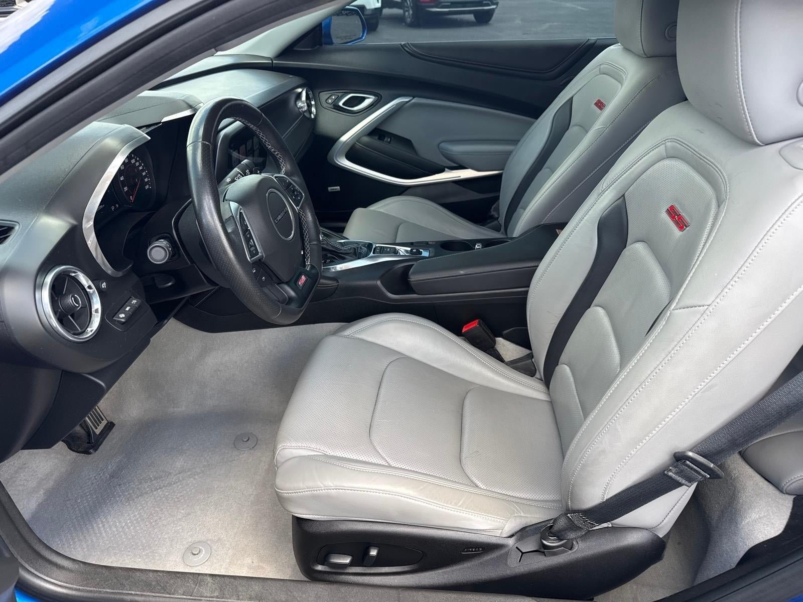Used 2018 Chevrolet Camaro SS w/ LPO RS/SS Interior Package RWD image 5