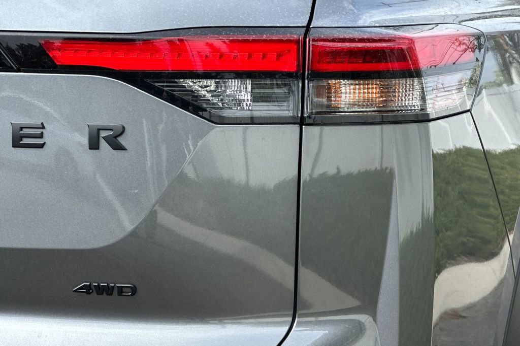 Used 2025 Nissan Pathfinder Rock Creek image 27
