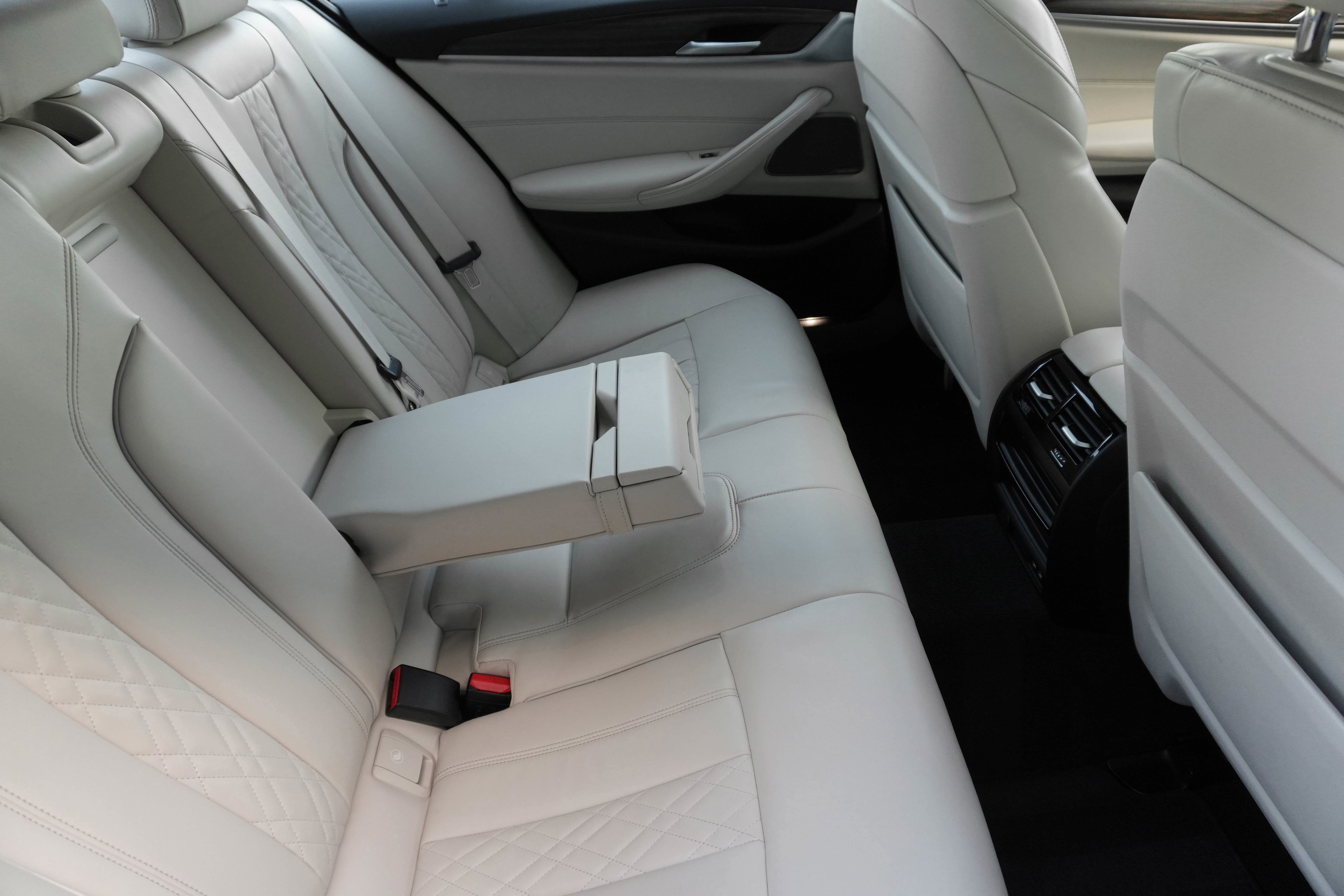 Certified 2023 BMW 540i w/ Premium Package image 37